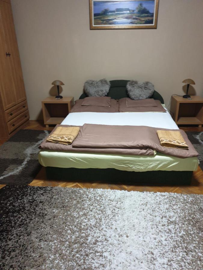 Izisz เดเบรตเซน ภายนอก รูปภาพ